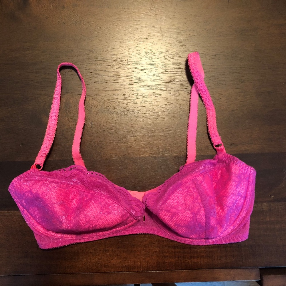 Victoria's Secret Lined Lace Bra 36D in Hot Pink